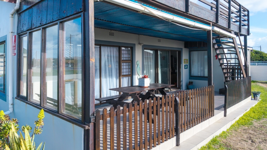 4 Bedroom Property for Sale in Struisbaai Western Cape